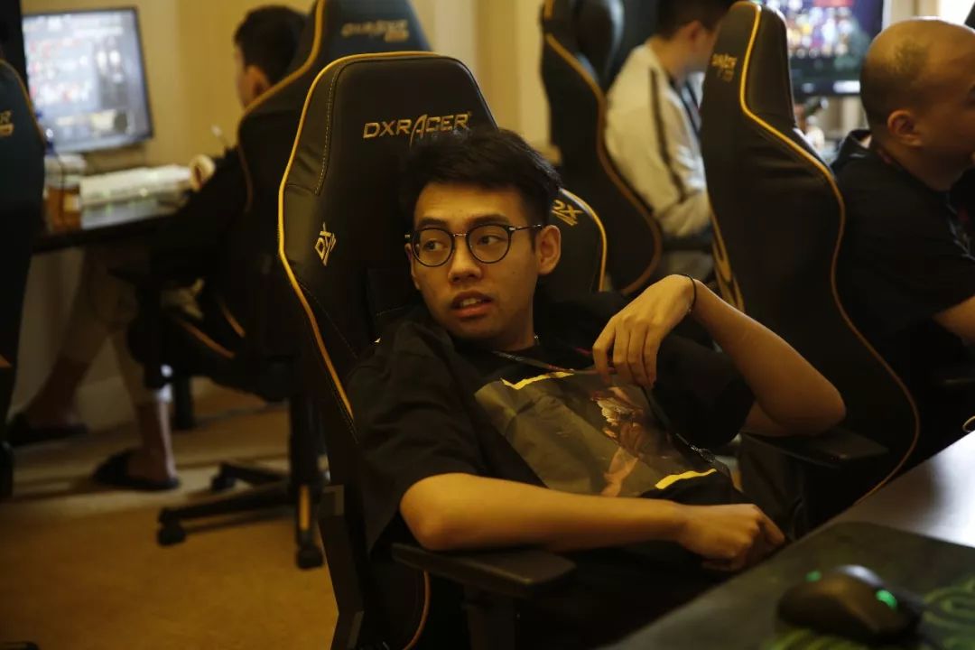 Astralis 在 PGL Astana 2025 四分之一决赛中击败 NAVI