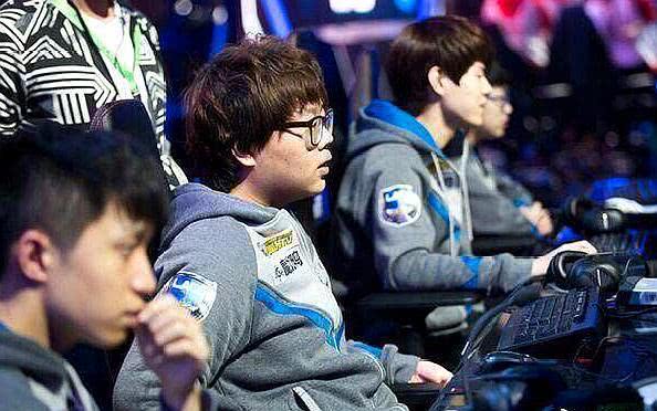 TT赛后群访：教练称收官战打RNG，非常有信心！